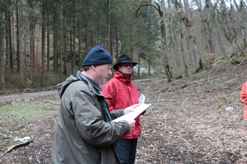 160313schatzberg (23).jpg - Und Wolfgang gibt die > Sage vom Ritter Hans Hodiö zum Besten...